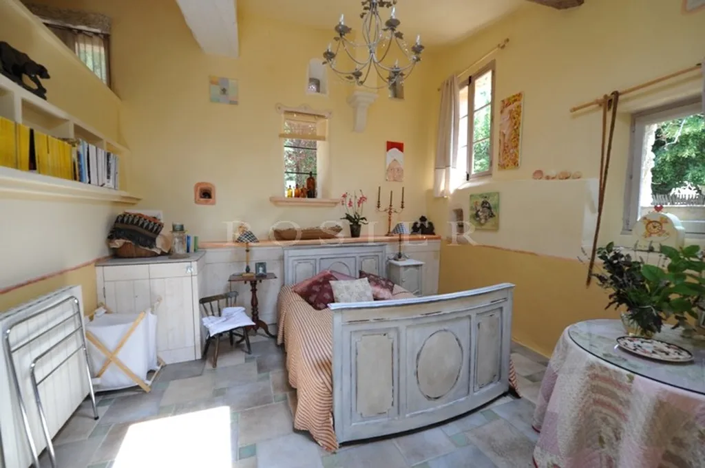 Bergerie du 16ème siècle sur 10 hectares avec vue dominante  sur le Mont Ventoux  