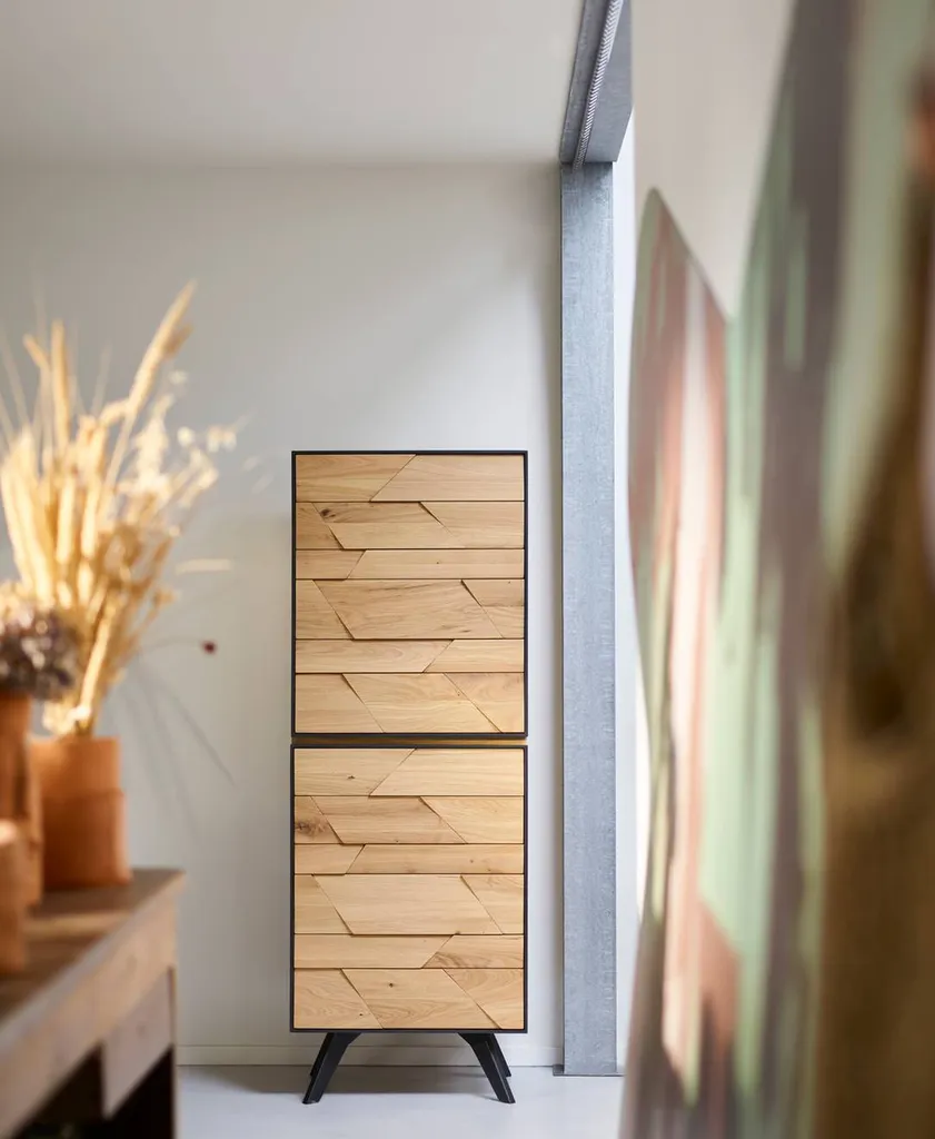 meuble colonne tout en bois et métal avec deux portes à Hyeres dans le Var