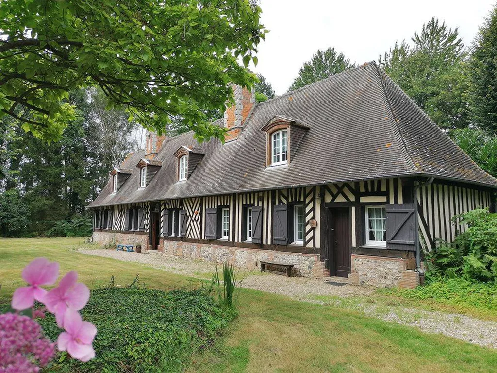 Notre zone d'activité pour ce serviceGrande maison contemporaine avec dépendance à vendre