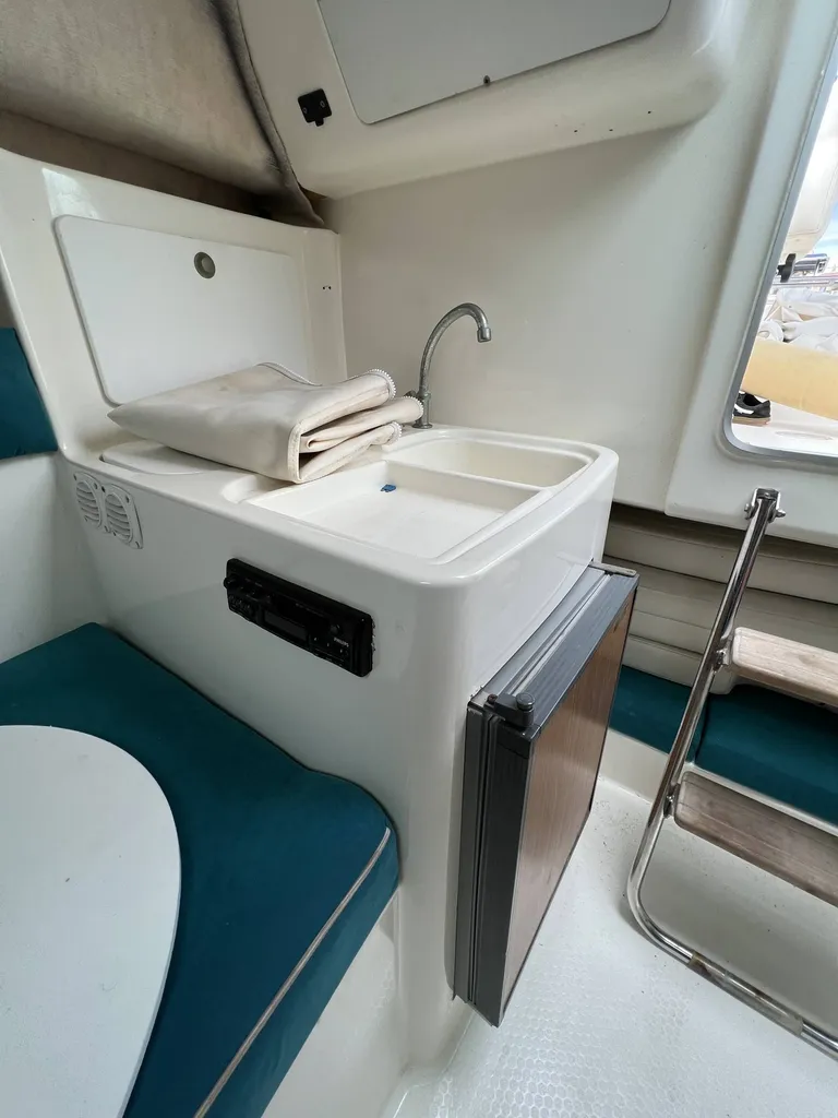 Vedette Jeanneau Leader 705 pour 6 personnes à vendre à Bandol