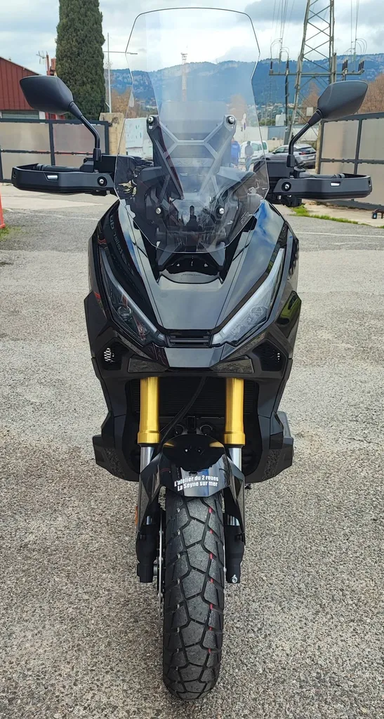HONDA X-ADV 750 DU 07/2025 AVEC 140 KM.
