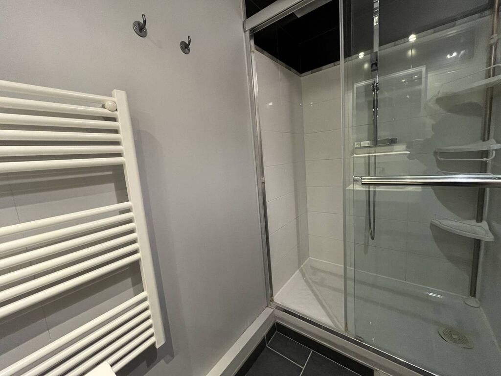 Maison de caractère, à vendre, offrant de beaux volumes, située à Betteville