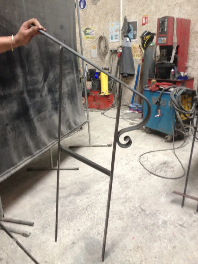 PETIT GARDE CORPS EN FER POUR ESCALIER EN FABRICATION MARTIGUES