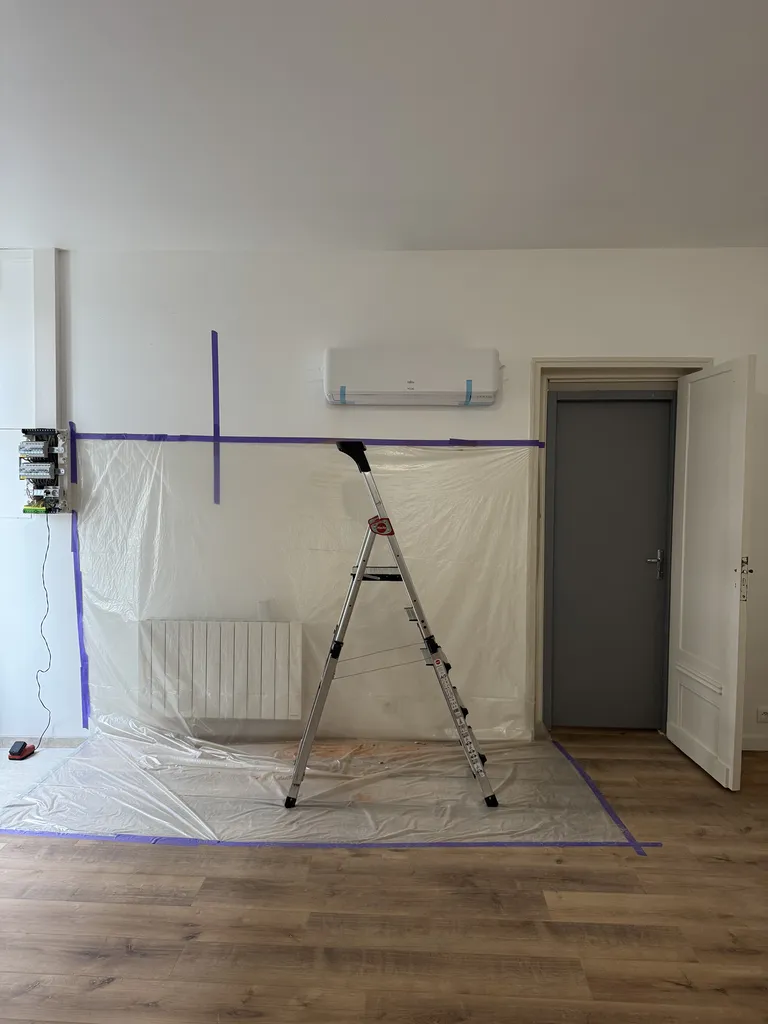 Pose d'une climatisation réversible dans un bureau à Bordeaux (33000) – ECSR Gironde