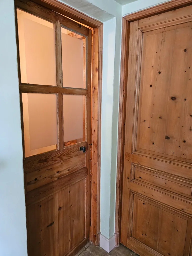 Fabrication et pose de vitres sérigraphiées par technique de sablage avec décors personnalisés à Eygalières