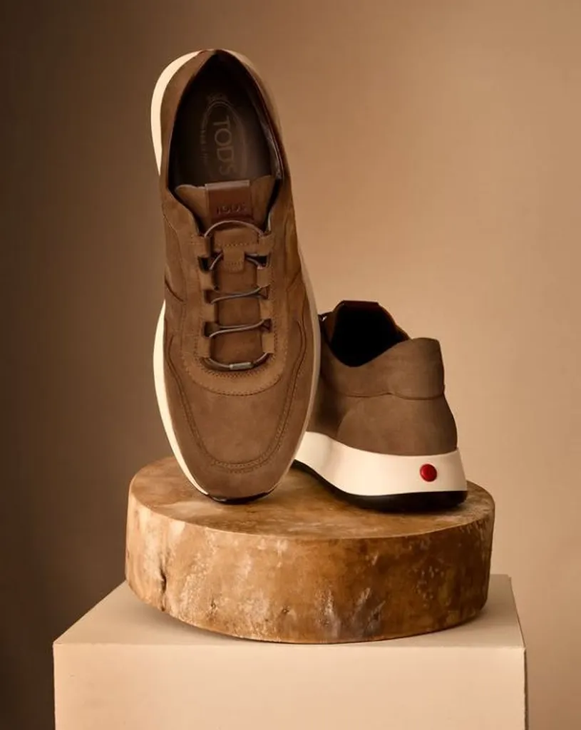 La nouvelle collection Tod's pour hommes printemps-été 2026 des images d'élégance à l'italienne.
