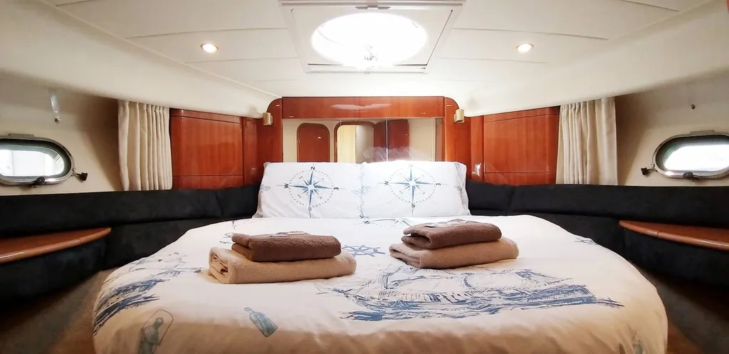 bateau a moteur habitable a vendre dans le var a bandol