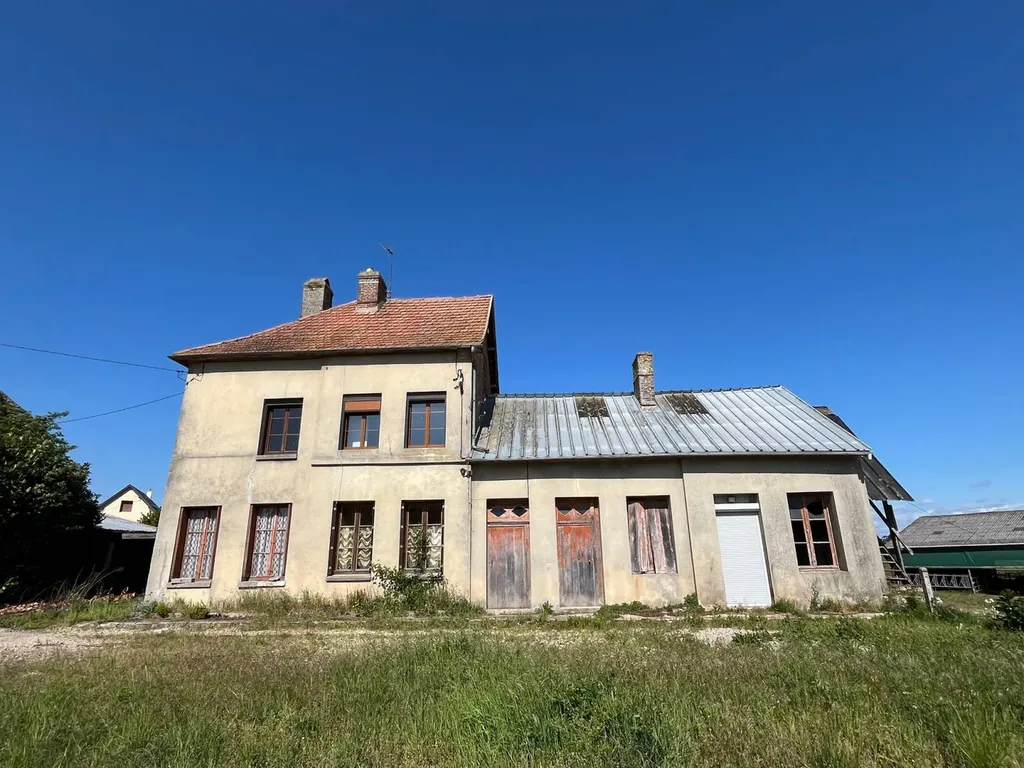 EXCLUSIVITE à vendre : Maison de caractère à rénover offrant de beaux volumes et située à la Mailleraye sur Seine