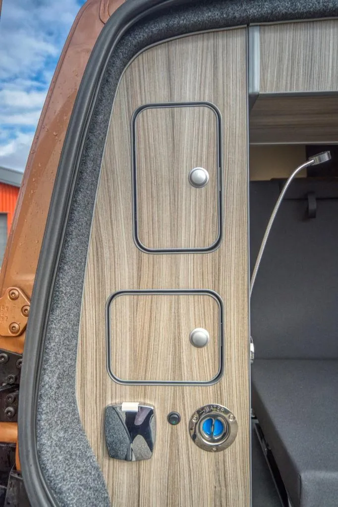 Aménagement de van intérieur VW T6 Court à Grenoble : transformation van compact en Isère