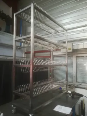 fabrication de mobilier médical en fil inox pour les industries à Lyon et en France