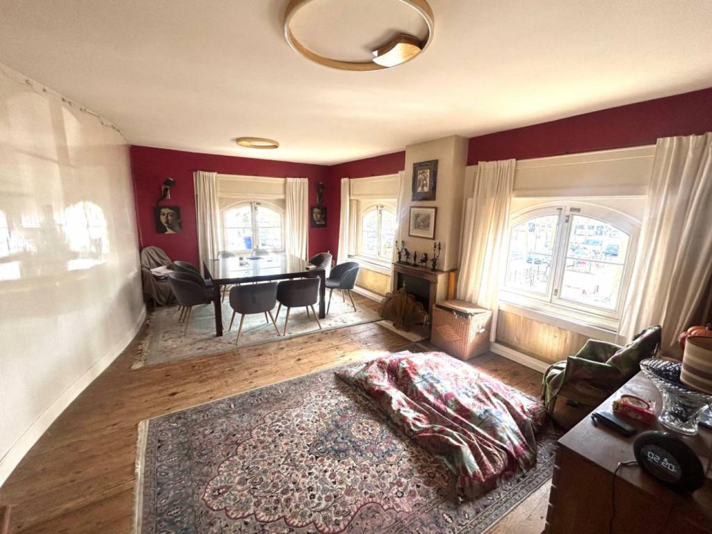 Bel appartement avec garage dans immeuble pierre Bordeaux Quinconces 