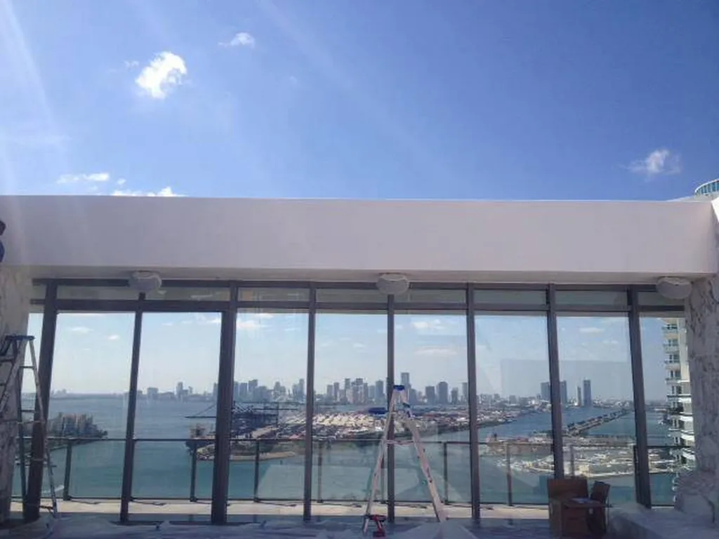 TADELAKT TERRE DU MONDE BLANC -PENTHOUSE APOGEE A MIAMI BEACH