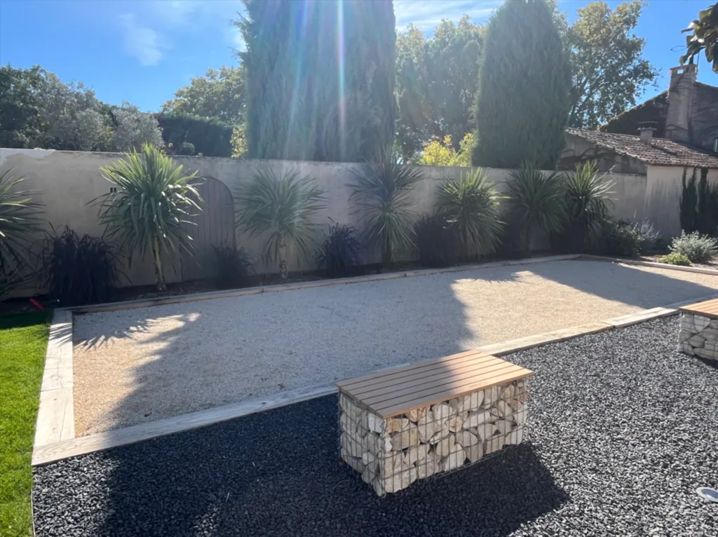 création terrain de pétanque professionnel avec gabions 13300