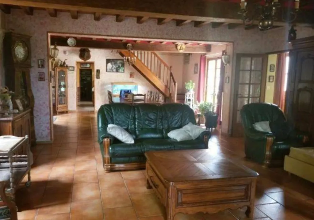 bâtiment pour chevaux 27370