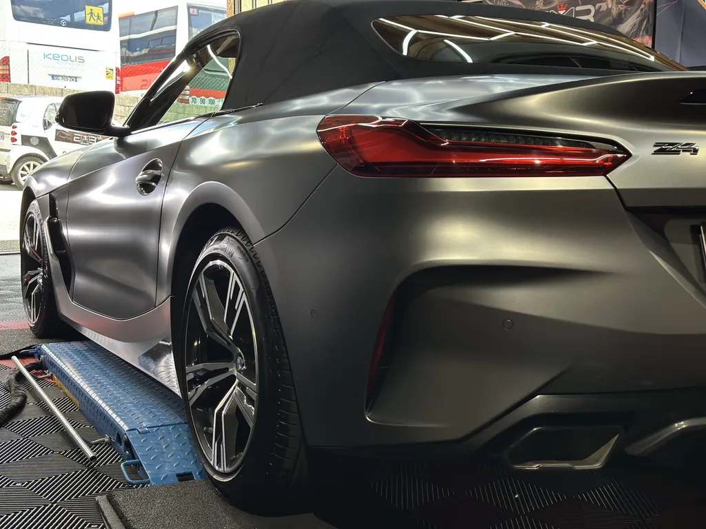 Traitement céramique Gyeon sur BMW Z4 Matte – EMB Detailing à Vaugneray (près de Lyon)