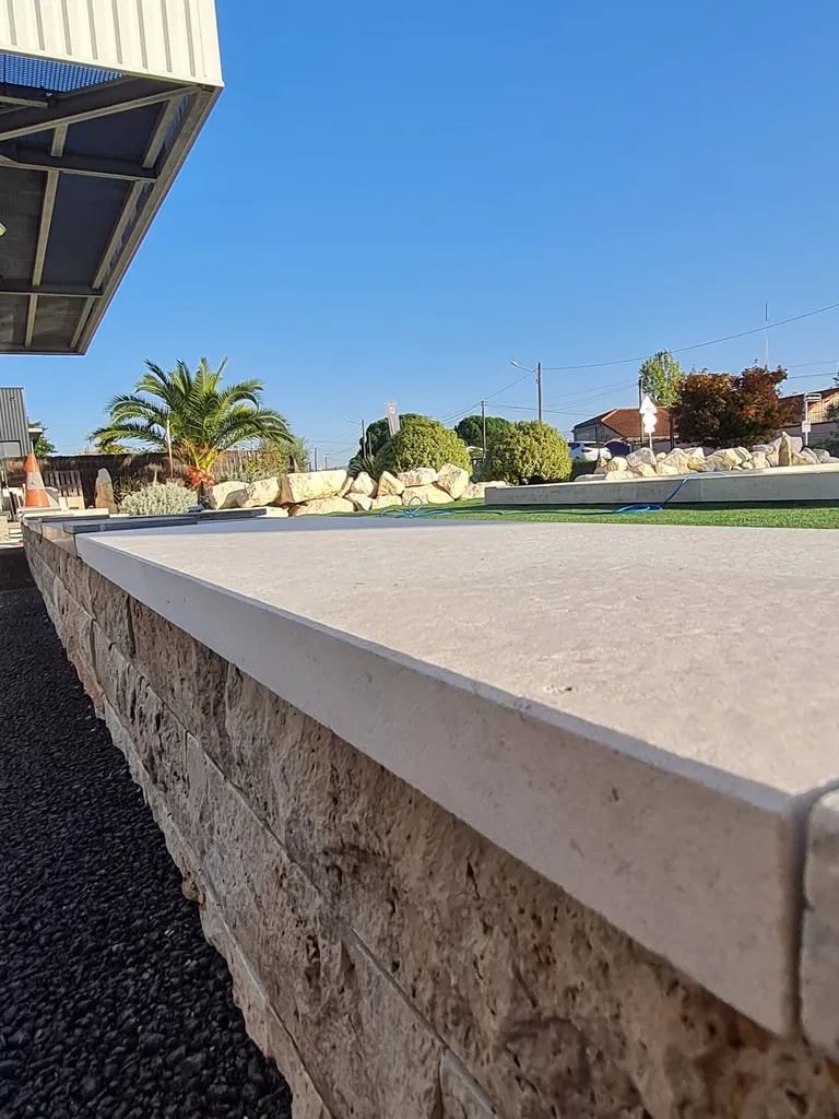 Acheter des margelles en pierre de combe brune roche claire en Aquitaine     