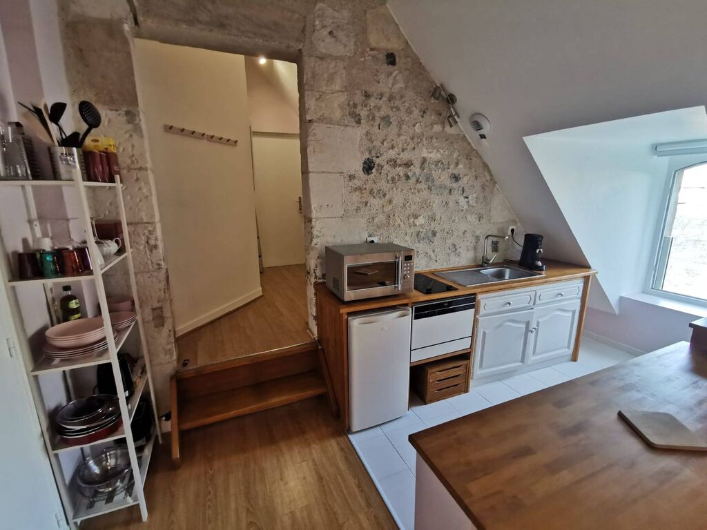 A vendre, magnifique appartement, type F1, entièrement restauré, idéalement situé dans le cadre authentique d’Honfleur 14600 à quelques pas des commodités.