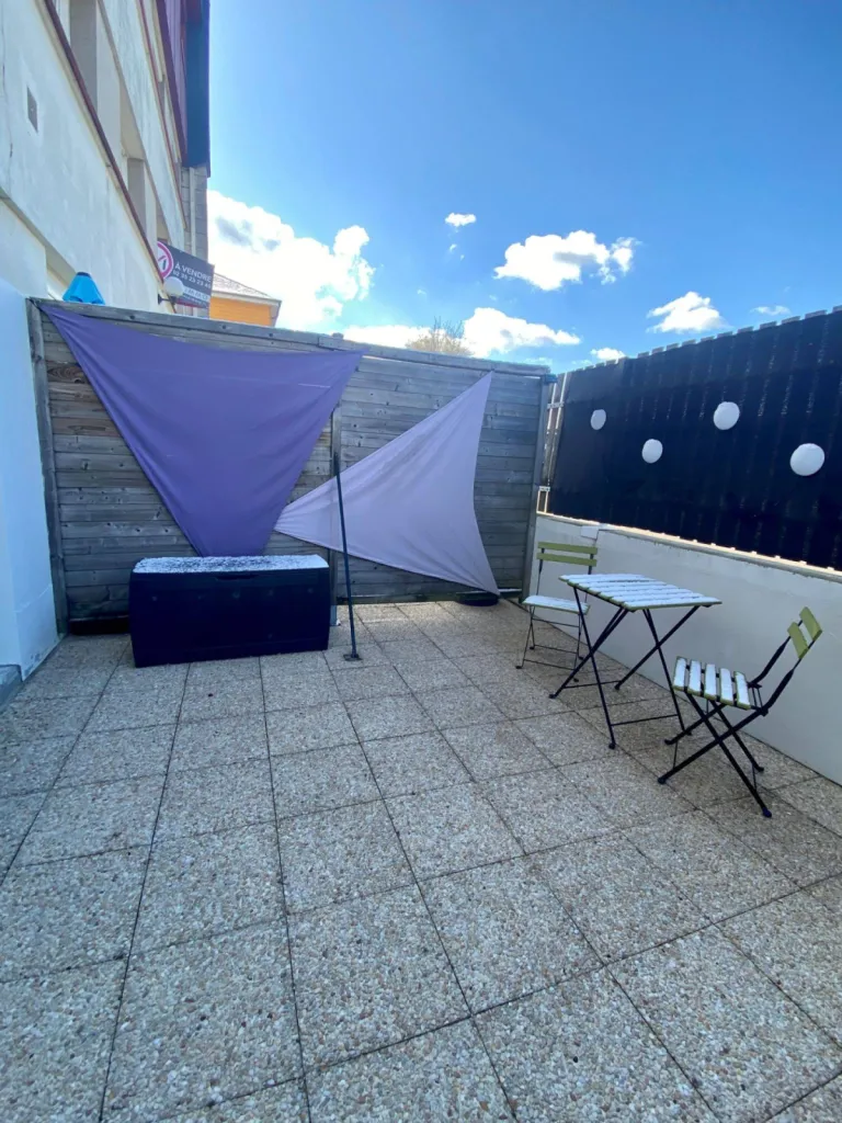 terrasse de 23 m² sans vis à vis exposé sud/ouest 