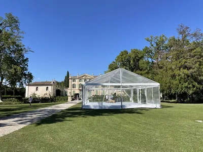 Montage d'une structre 10*15 entièrement cristal près d'Avignon dans le Vaucluse