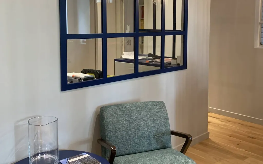 Verrière sur mesure en bois laqué pour locaux professionnels à Lyon