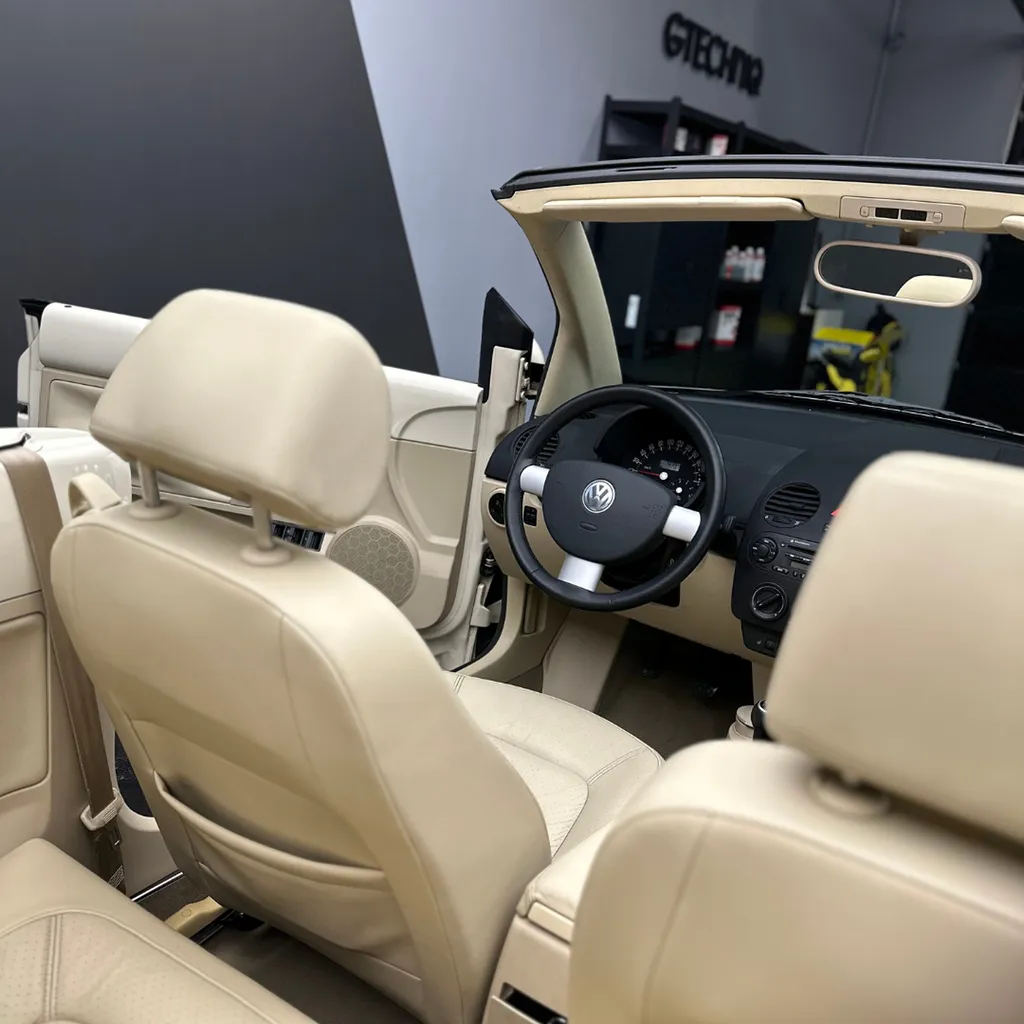 Rénovation intérieure complète d'une Volkswagen New Beetle Le Mans (72)