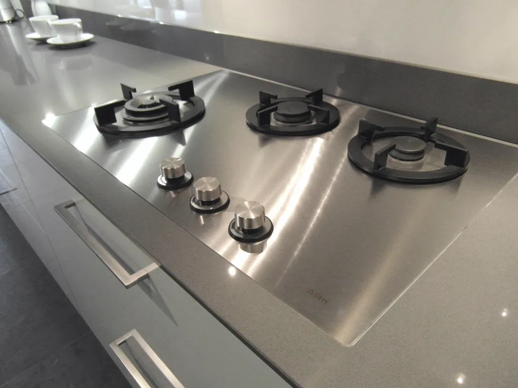 Plaque de cuisson Koonaka en inox intégré dans plans de travail Nice