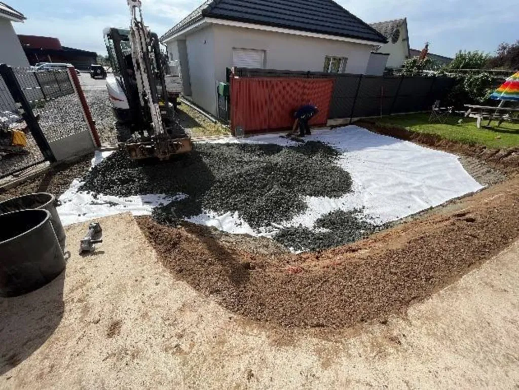 Création d’un parking avec enrochement en pierre naturelle  et pose d’un portillon et sa clôture sur Le Havre 76