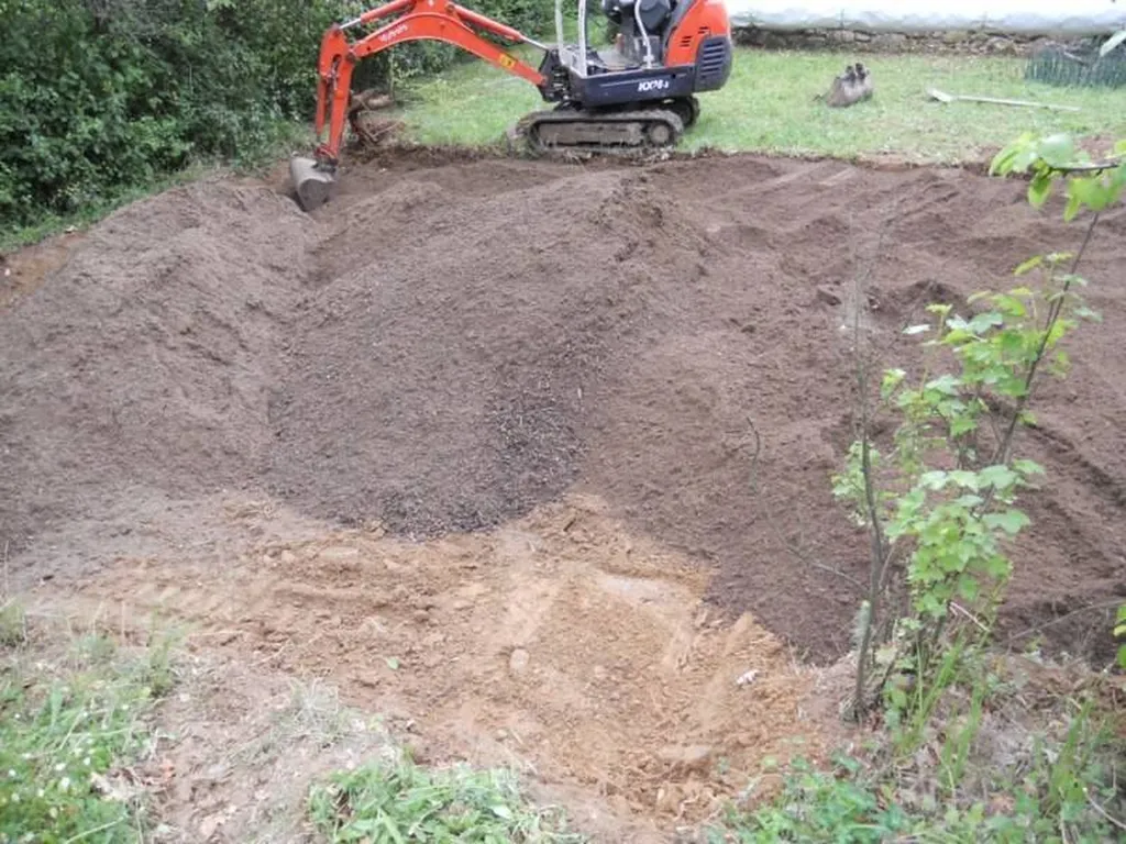 Décapage pour création d'un potager par le paysagiste de Fuveau.