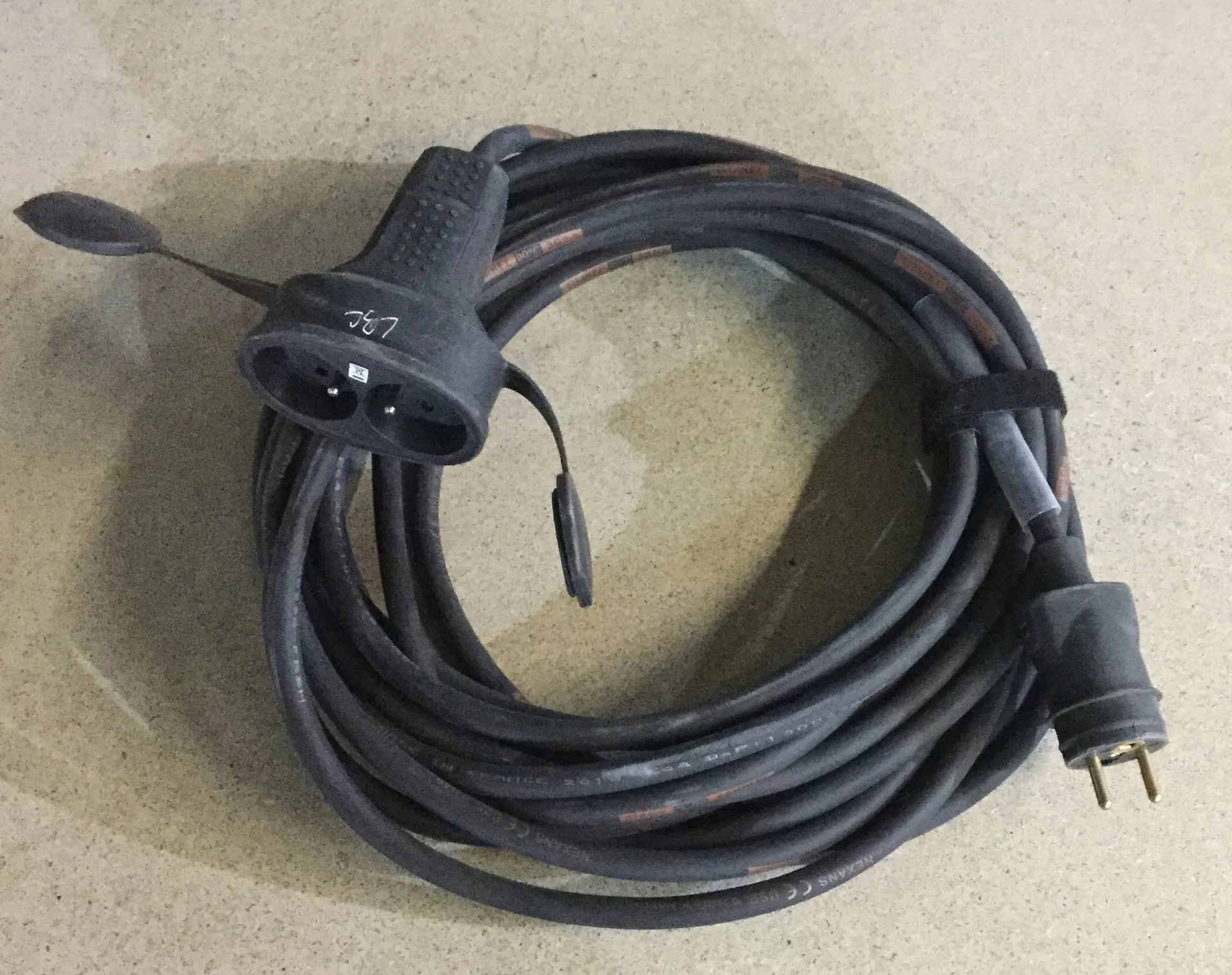 RALLONGE ELECTRIQUE 10M 2.5 MM2 2 SORTIES 220V