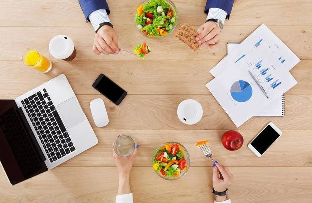 Traiteur de livraison de repas sur votre lieu de travail avec les 5 sens traiteur 