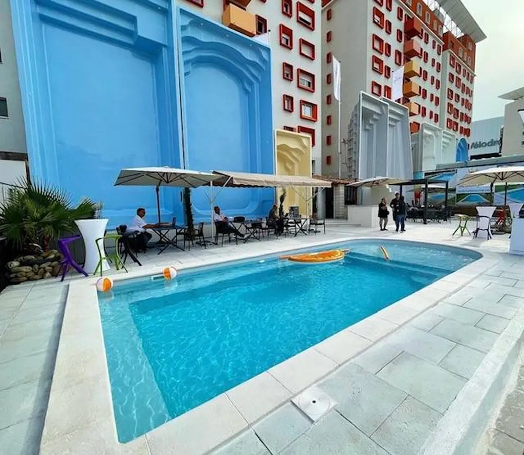 Vente et pose de piscine coque polyester : Cocktail Piscine à Plan de Campagne