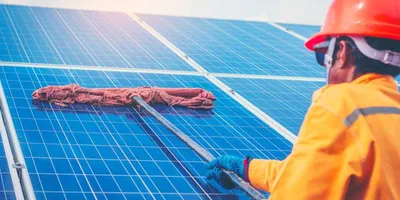 Entretien de panneaux solaires à Marseille
