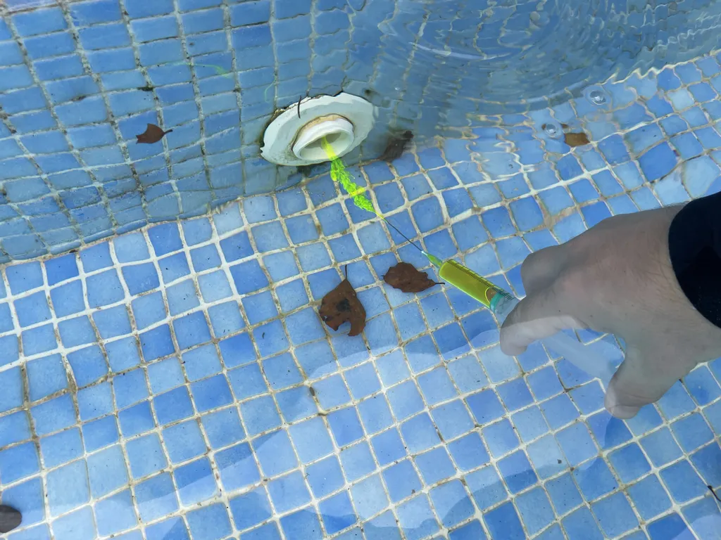 Intervention de recherche de fuite non destructive sur piscine béton en eau à Blois dans le 41