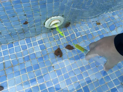 Intervention de recherche de fuite non destructive sur piscine béton en eau à Blois dans le 41