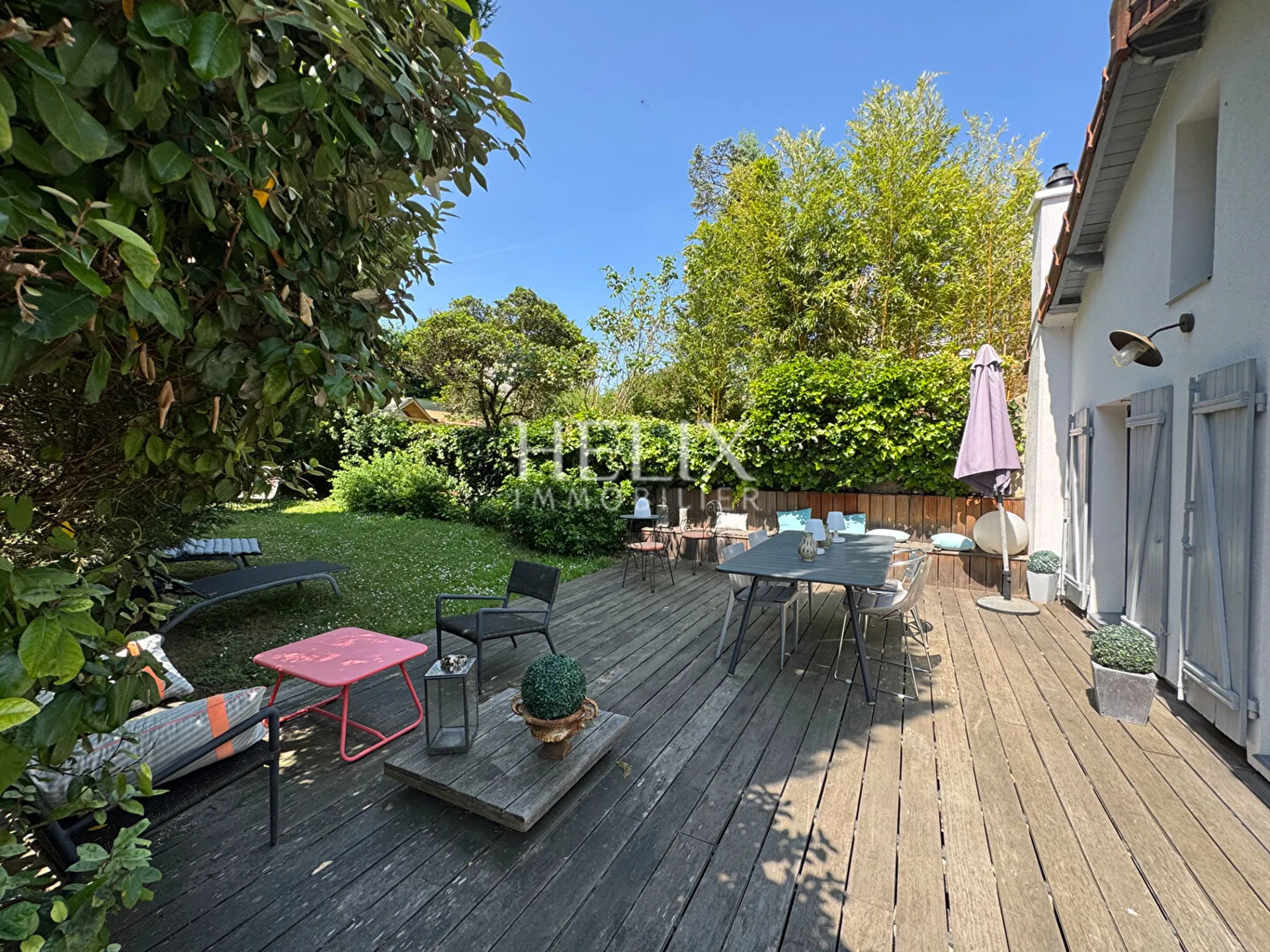Maison à Saint Germain en Laye d'environ 100 M2 avec beaucoup de charme avec un magnifique jardin