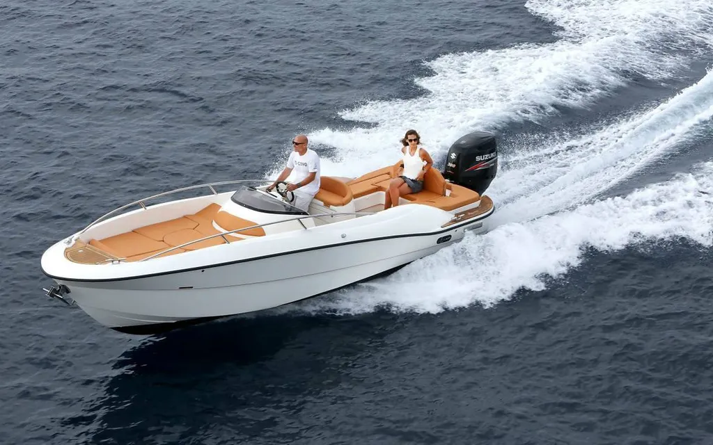 Vedette Libra open 750 neuve à vendre en Martinique