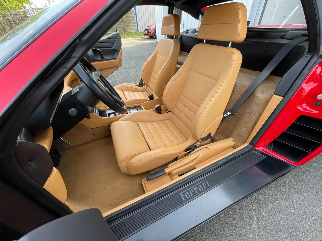 Assurer l'entretien des cuirs de sa Ferrari 348 TS à Le Mans 72