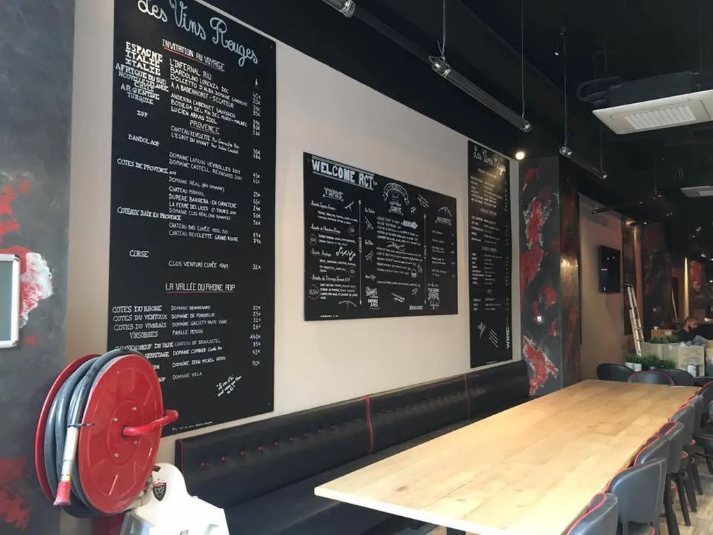 REALISATION EN COURS DU RCT LIVE EN STUC ET CIRE TERRE DU MONDE ESPACE RESTAURANT