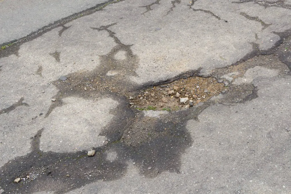 Faire un constat de voirie auprès d'un huissier de justice Lyon, Villeurbanne, Bron, Meyzieu, Tassin la Demi Lune, Craponne