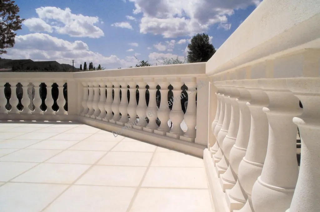 Balustrade de terrasse en pierre d'Estaillades
