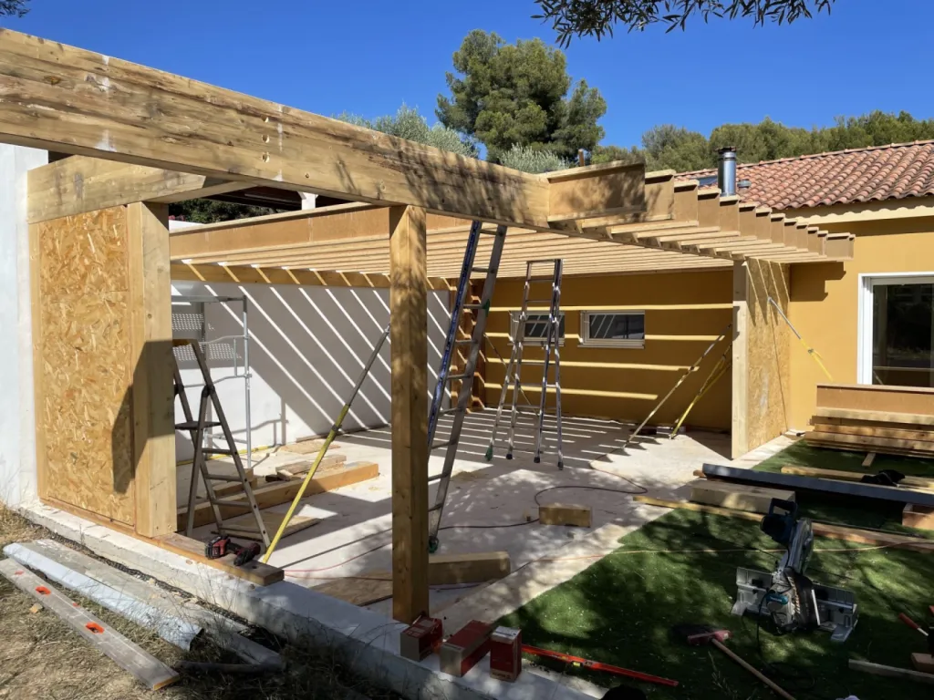 Agrandissement par extension d'une maison ossature bois à Six fours dans le var