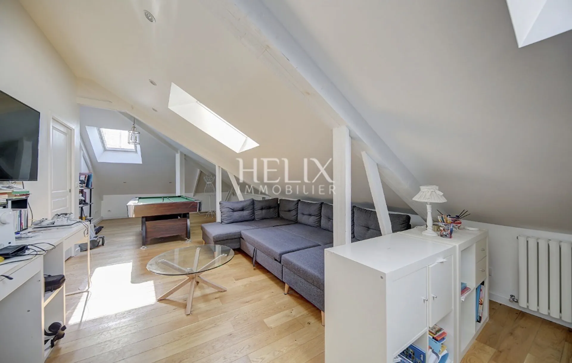 Exclusivité à Le Vésinet à vendre une belle maison familiale de 250 M² avec grand parc arboré à 3 minutes du parc des Ibis.