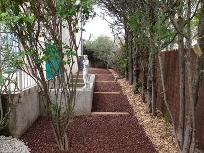 Réaménagement d'un jardin et d'un tour de piscine sur Villeneuve Lez Avignon