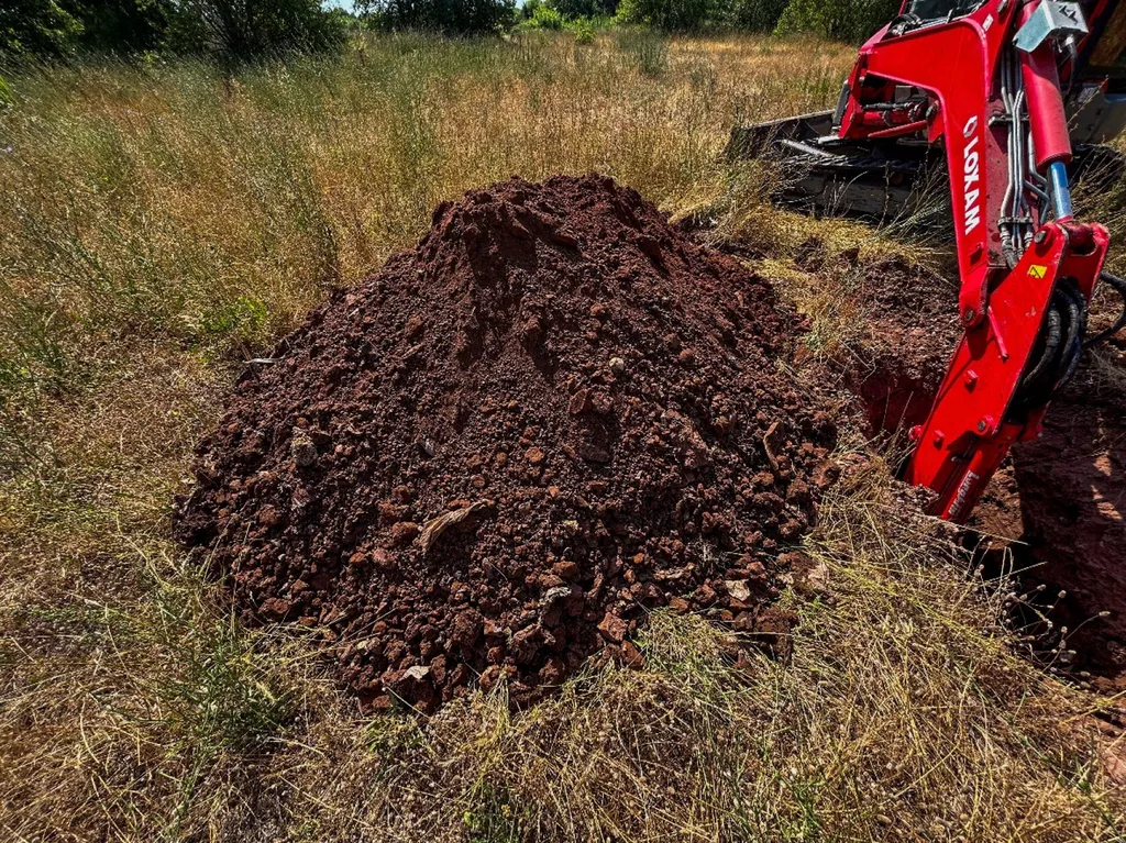 Sondages de sol à la pelle mécanique à Puget-sur-Argens (83)