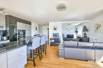 Superbe appartement 3 pièces de 63,95 M² habitable avec un balcon de 20,90 M² à Saint-Germain-en-Laye.
Situé au 4me étage la résidence So Green dévoile une architecture soignée et élégante dans son cadre naturel, en bordure de forêt 