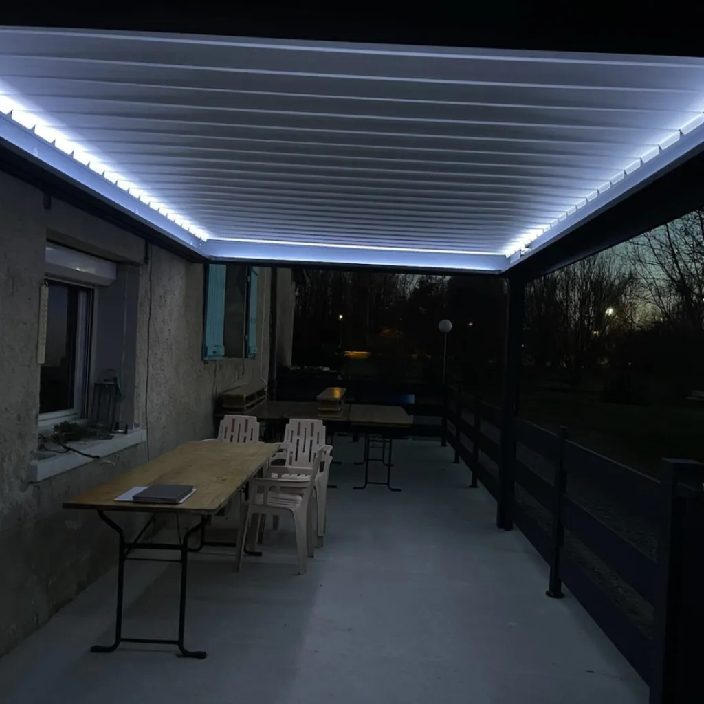 pergola bioclimatique par 3 Baies avec éclairage