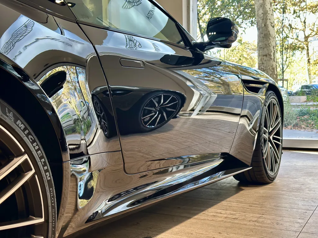 detailing protection carrosserie traitement céramique Aston Martin DB12 Lyon