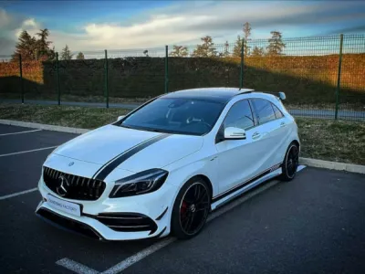 Changement de la calandre pour cette A45 AMG avec remplacement kit aéro face avant et vitres teintées complet à Saint-Etienne