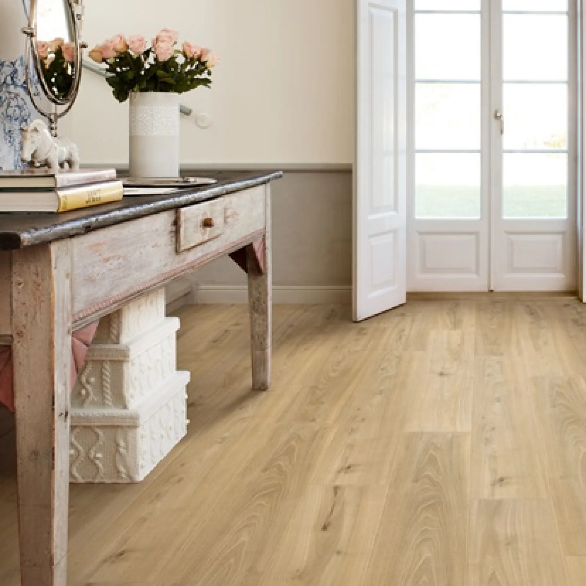 Parquet stratifié effet bois posé dans un salon moderne à Saint-Aubin-sur-Scie, près de Dieppe (76).
