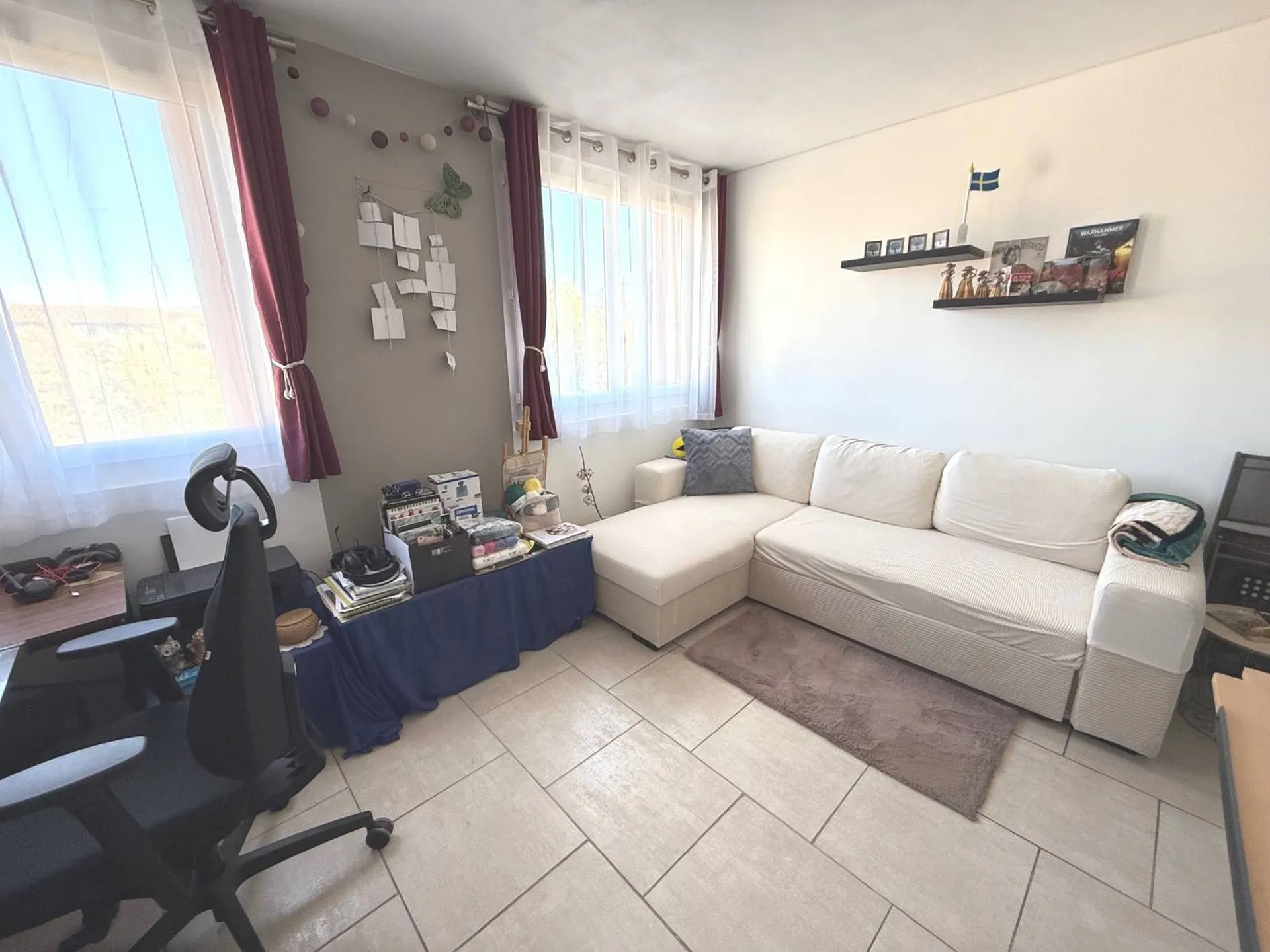 La Bédoule A vendre T2 + cave et garage au 3éme étage sans ascenseur